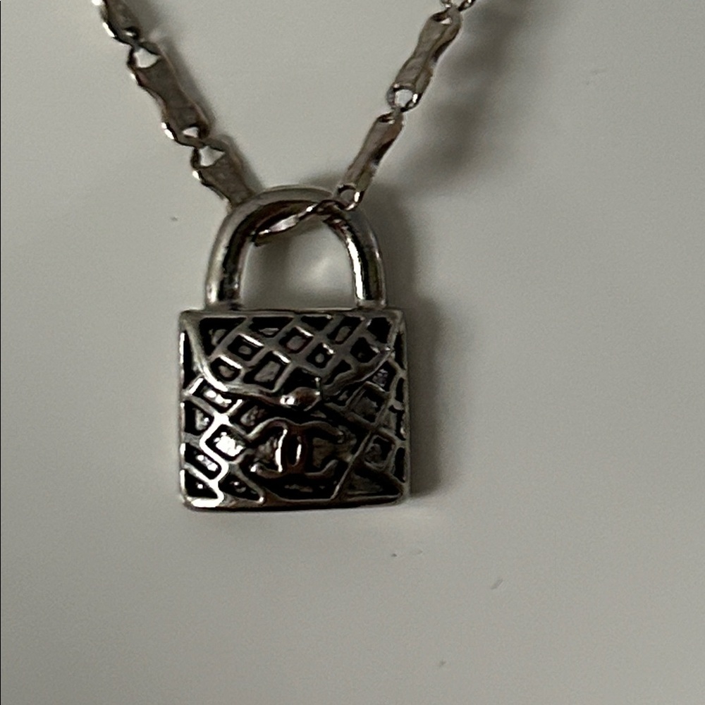 CC Quilted HandBag Silver Pendant - Picture 5 of 8